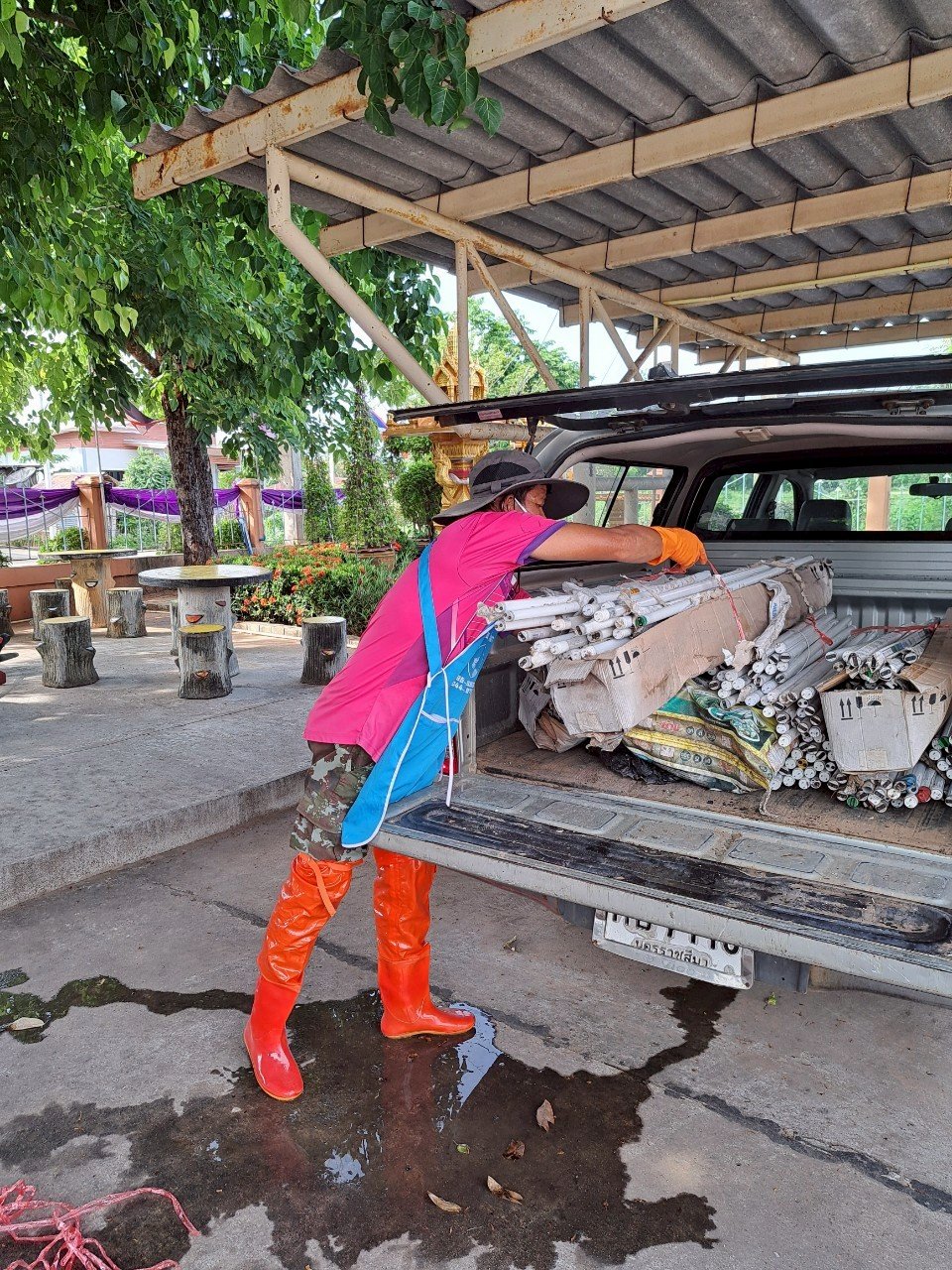 นำส่งของเสียอันตรายจากชุมชน