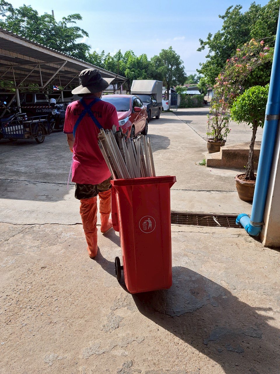 นำส่งของเสียอันตรายจากชุมชน