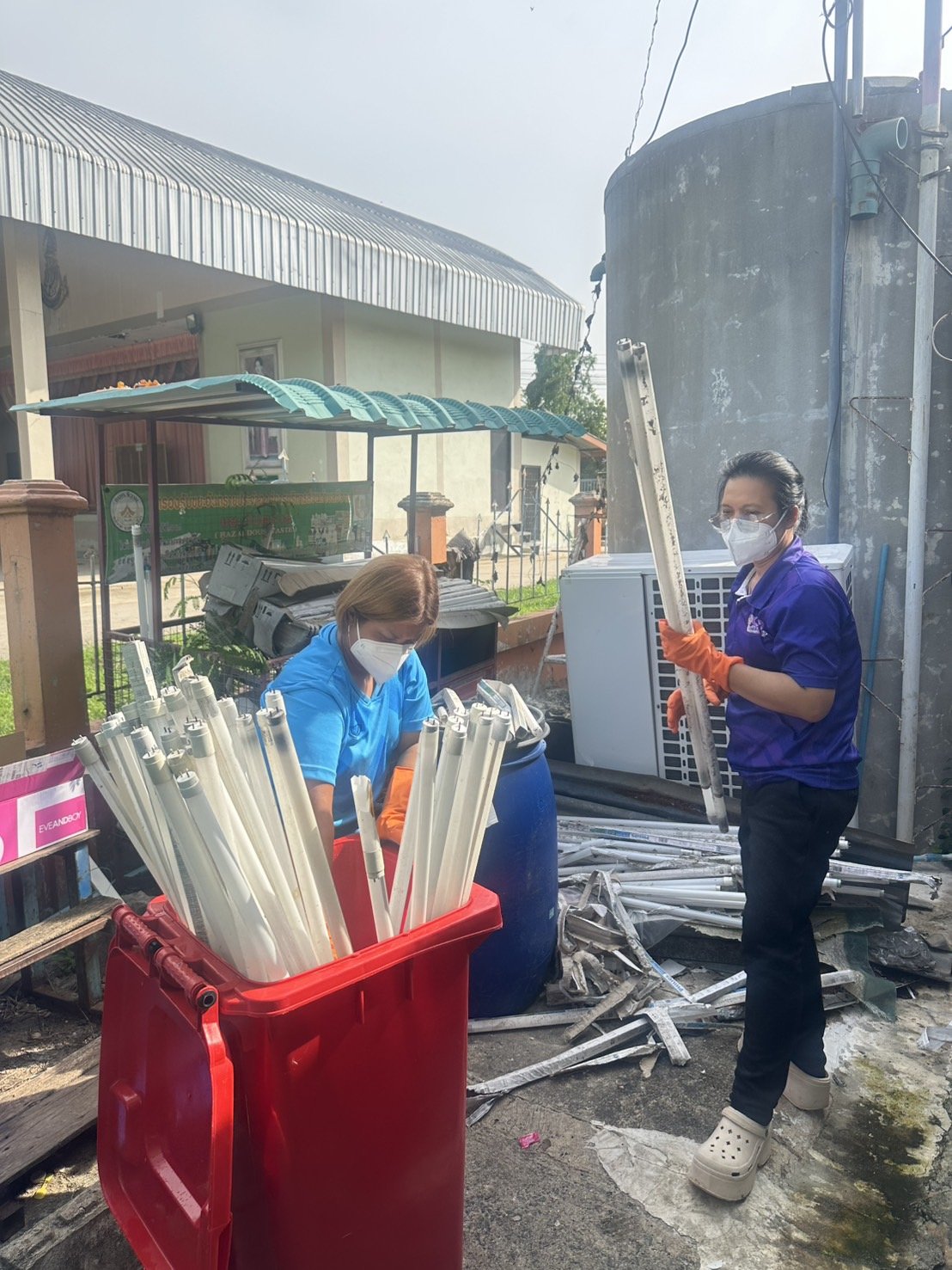 นำส่งของเสียอันตรายจากชุมชน