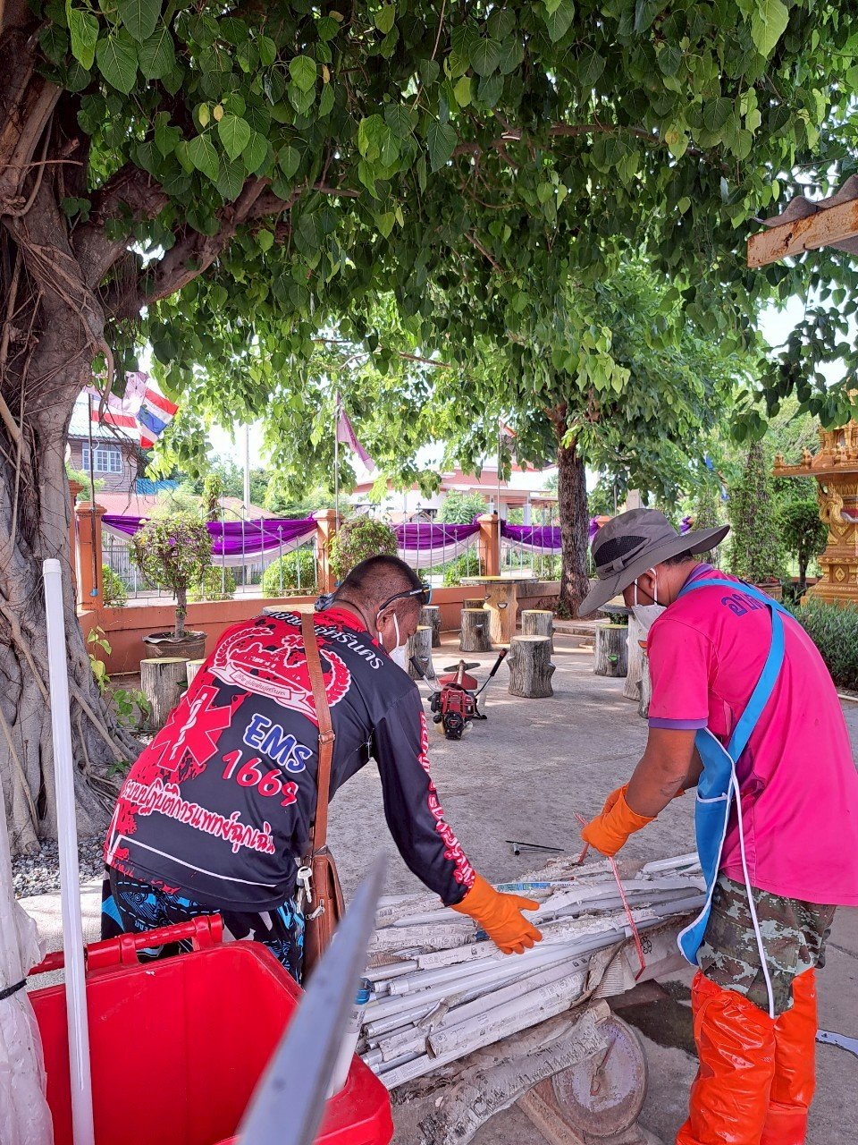 นำส่งของเสียอันตรายจากชุมชน