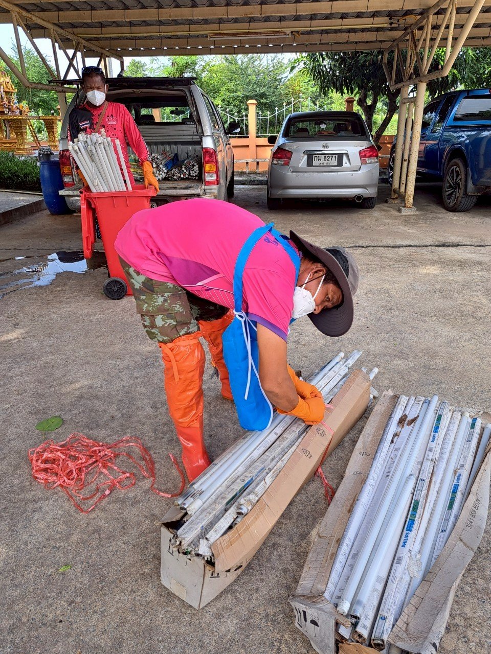 นำส่งของเสียอันตรายจากชุมชน