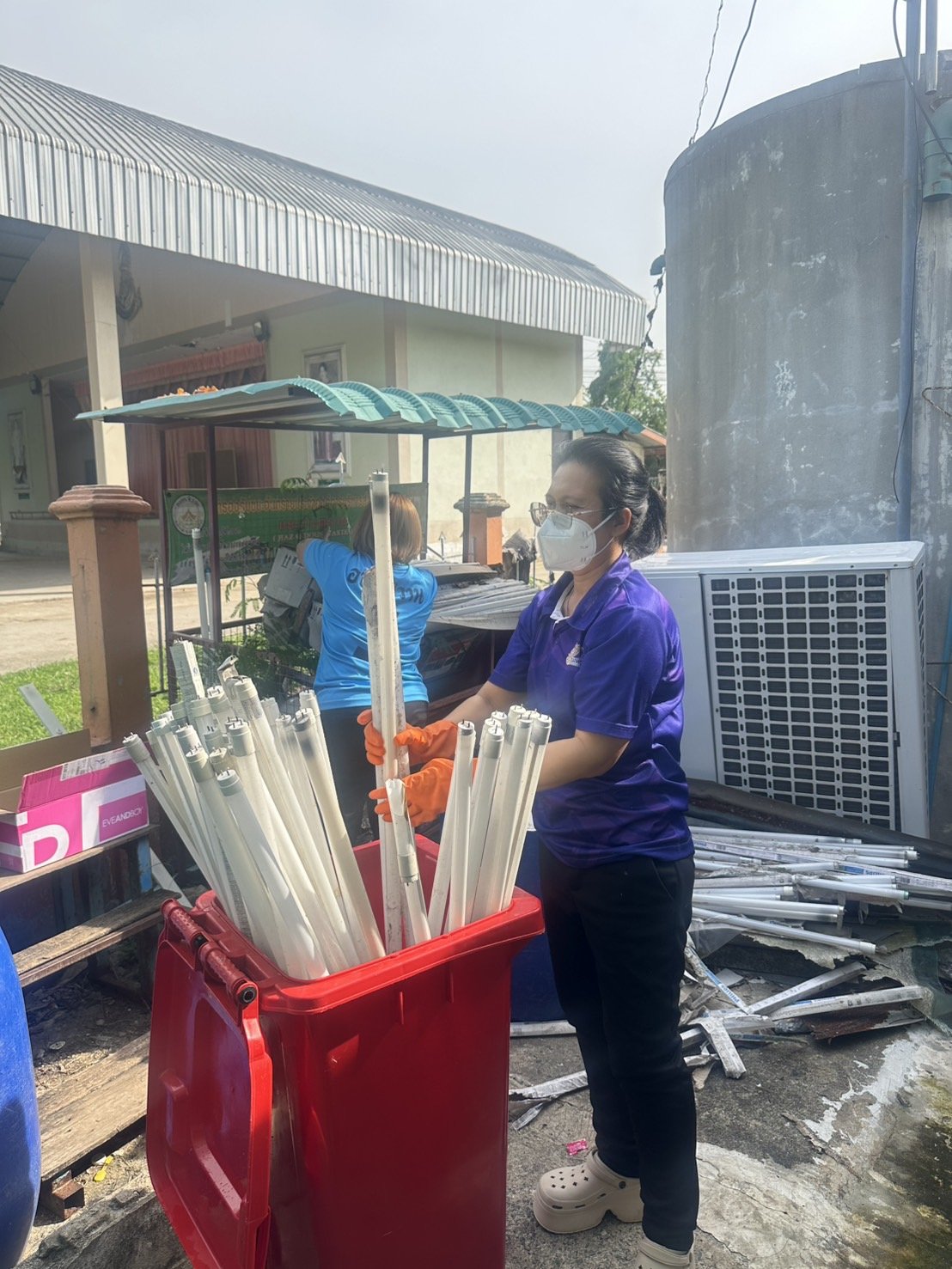 นำส่งของเสียอันตรายจากชุมชน