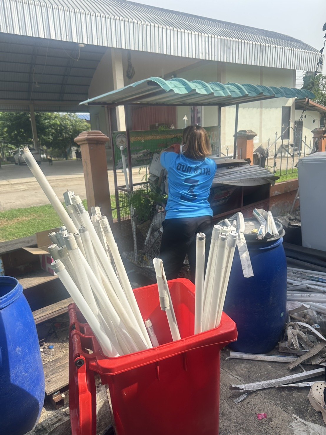 นำส่งของเสียอันตรายจากชุมชน