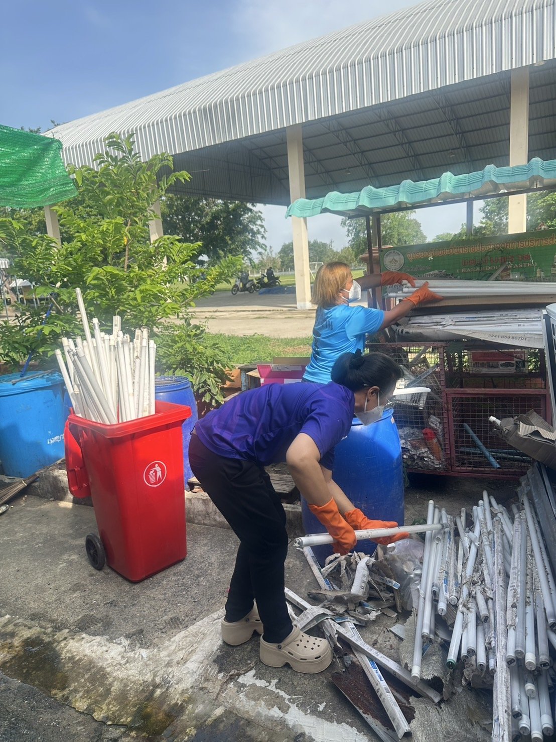 นำส่งของเสียอันตรายจากชุมชน