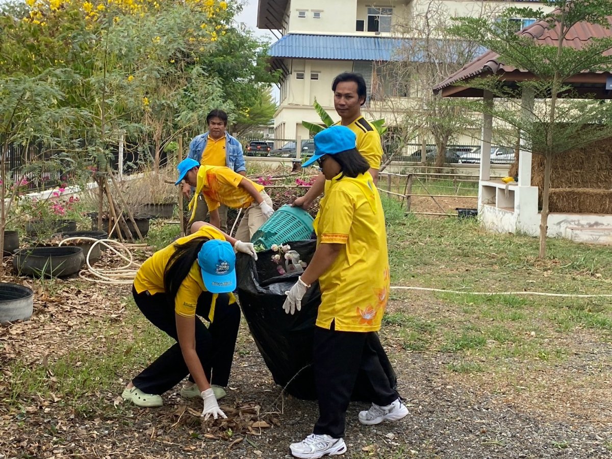 กิจกรรมอาสาพัฒนาปรับปรุงภูมิทัศน์ศูนย์ราชการอำเภอพิมาย เนื่องในวันท้องถิ่นไทย