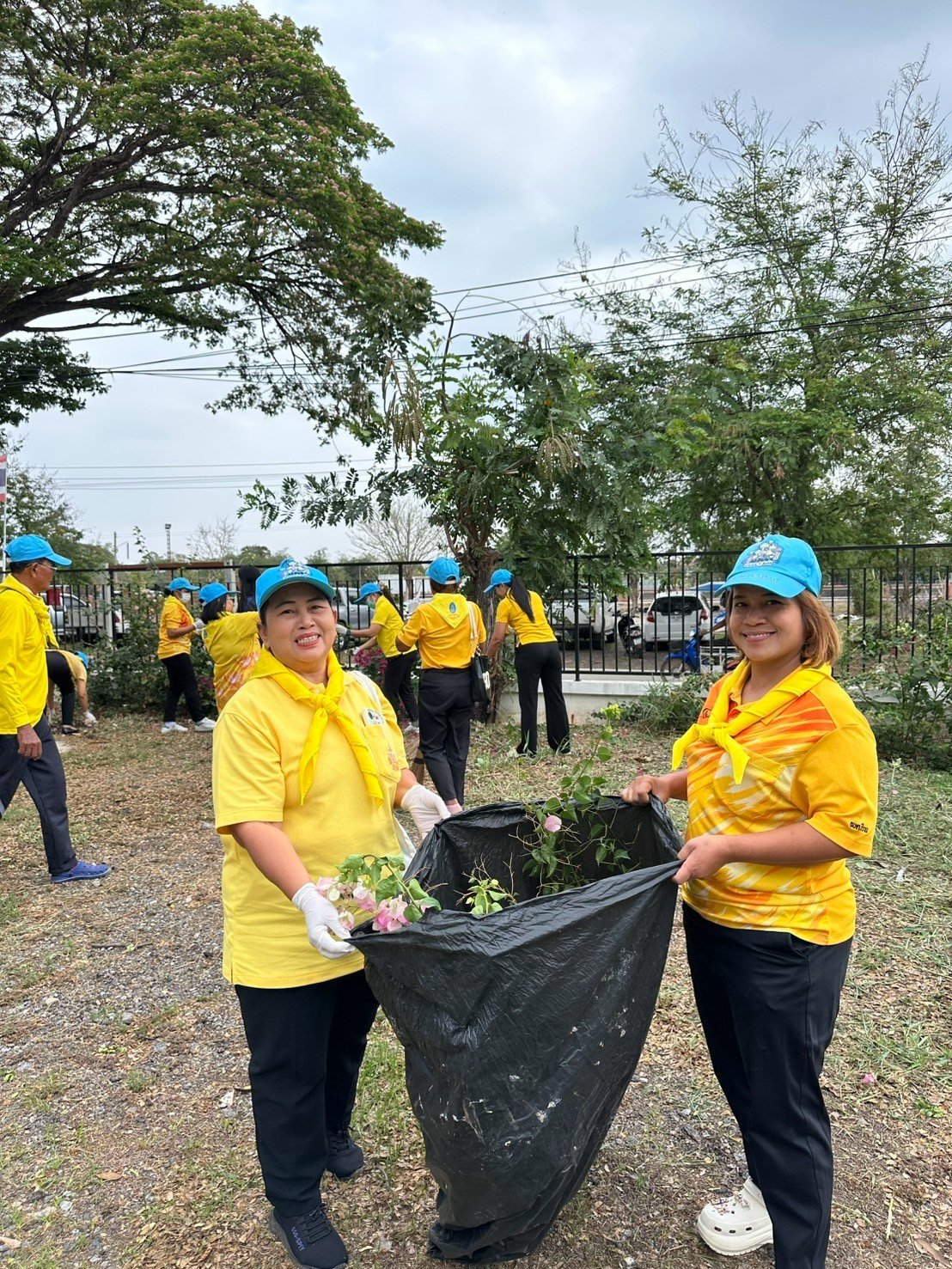 กิจกรรมอาสาพัฒนาปรับปรุงภูมิทัศน์ศูนย์ราชการอำเภอพิมาย เนื่องในวันท้องถิ่นไทย