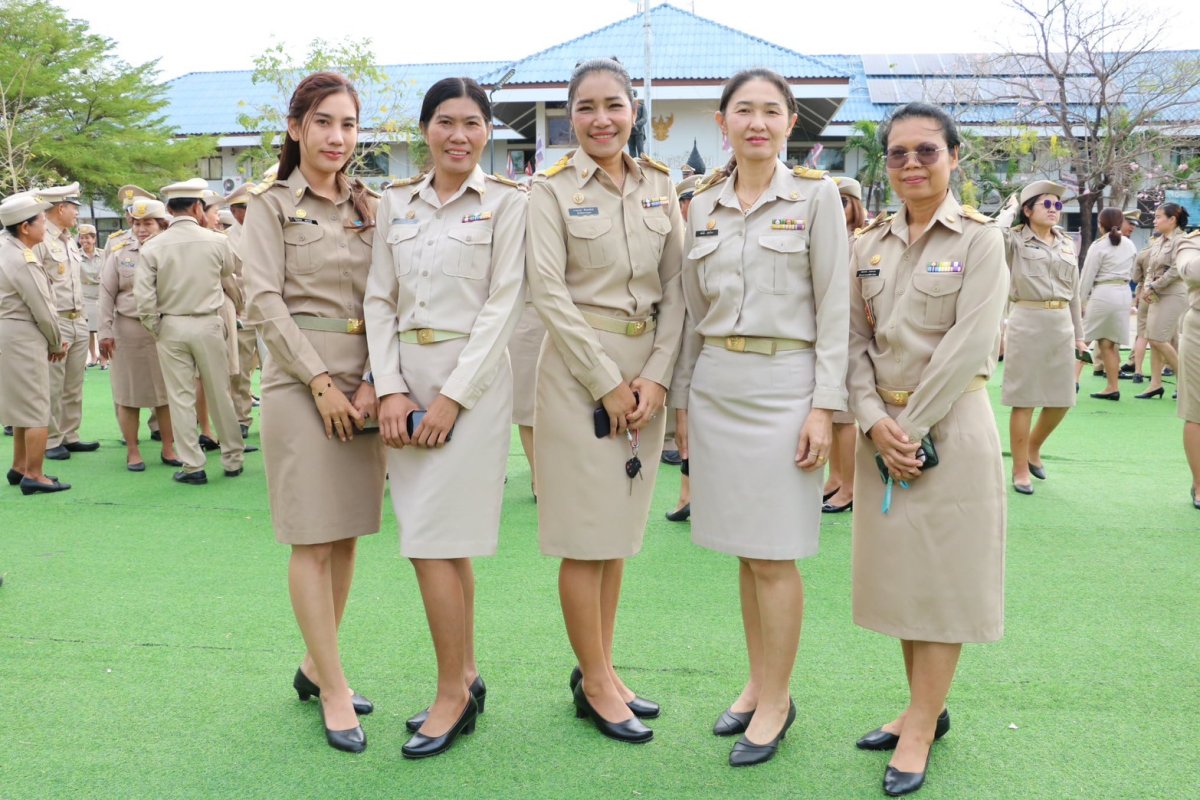 พิธีวางพานพุ่มดอกไม้ถวายราชสักการะเนื่องในวันท้องถิ่นไทย