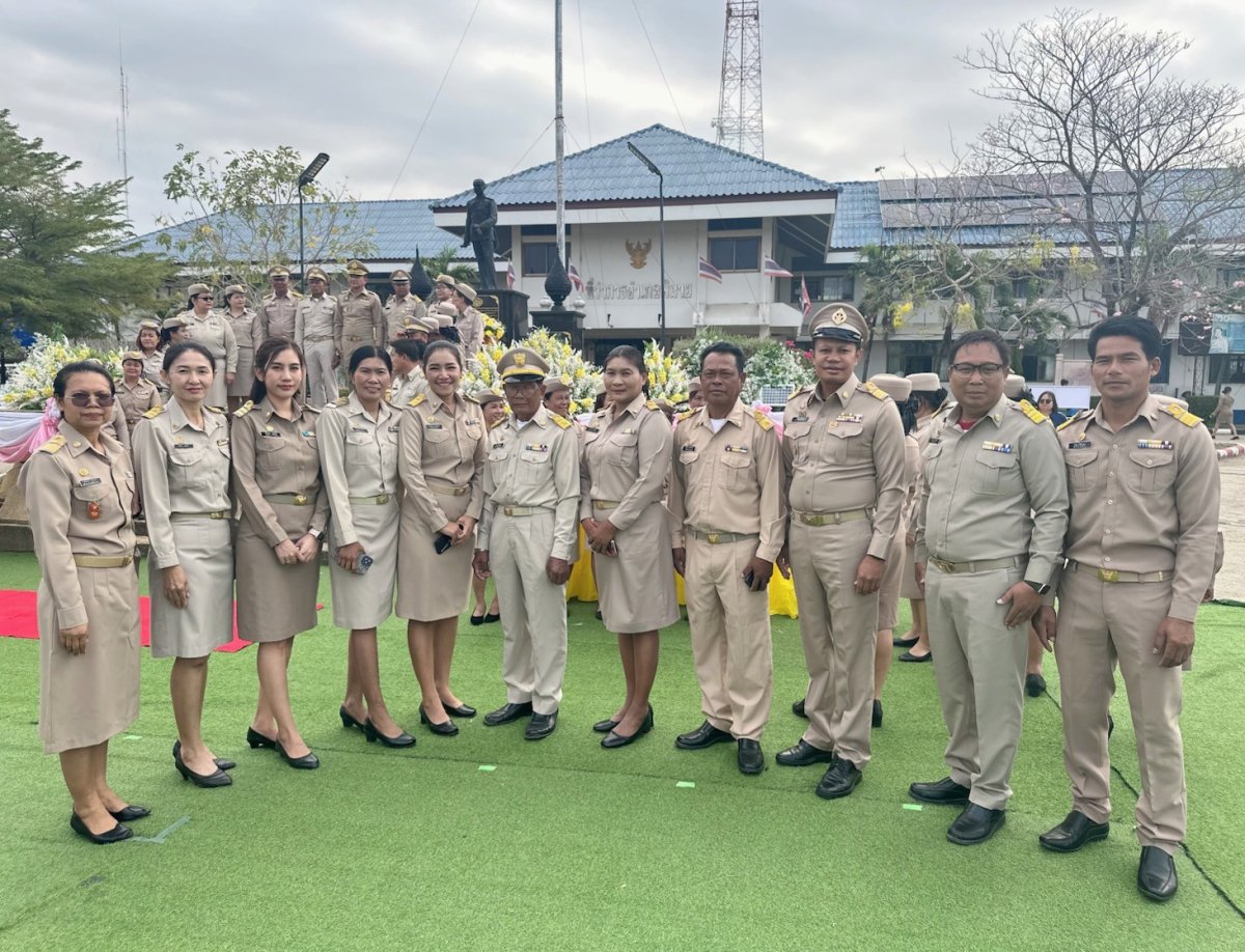 พิธีวางพานพุ่มดอกไม้ถวายราชสักการะเนื่องในวันท้องถิ่นไทย