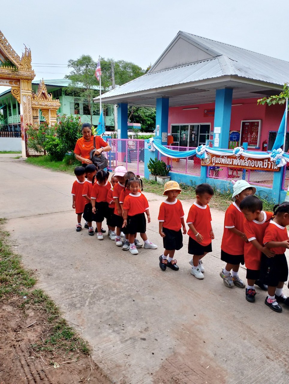 วันที่ 11 กันยายน 2567 นำโดย นางกาญจนา ยันตะพันธ์ หัวสถานศึกษาองค์การบริหารส่วนตำบลชีวาน พร้อมด้วยคณะครู พนักงาน จัดโครงการสนับสนุนค่าใช้จ่ายในการบริหารการศึกษา  กิจกรรมพัฒนาผู้เรียน แหล่งเรียนรู้นอกสถานที่ ณ พิพิธภัณฑ์สถานแห่งชาติพิมาย อำเภอพิมาย จังหวัดนครราชสีมา