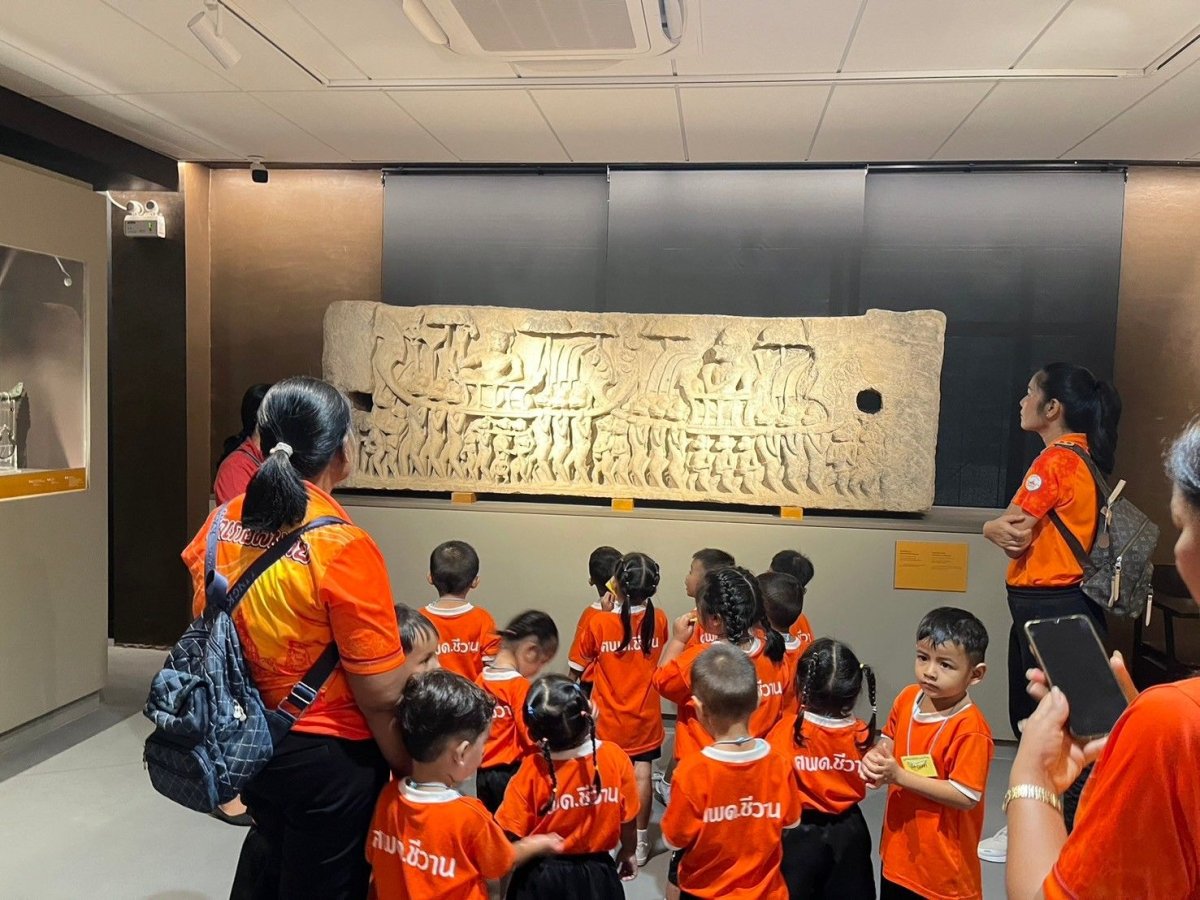 วันที่ 11 กันยายน 2567 นำโดย นางกาญจนา ยันตะพันธ์ หัวสถานศึกษาองค์การบริหารส่วนตำบลชีวาน พร้อมด้วยคณะครู พนักงาน จัดโครงการสนับสนุนค่าใช้จ่ายในการบริหารการศึกษา  กิจกรรมพัฒนาผู้เรียน แหล่งเรียนรู้นอกสถานที่ ณ พิพิธภัณฑ์สถานแห่งชาติพิมาย อำเภอพิมาย จังหวัดนครราชสีมา