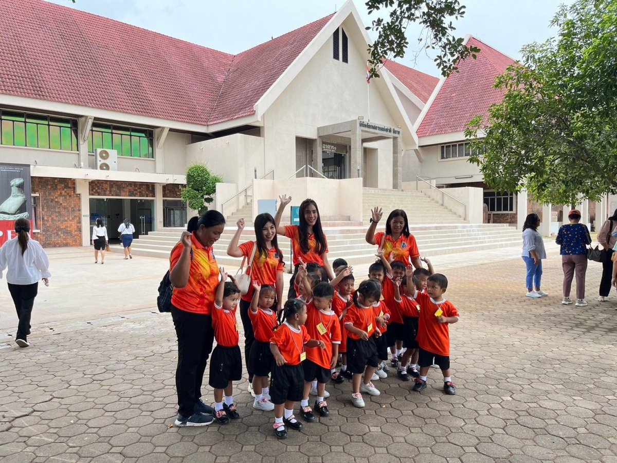 วันที่ 11 กันยายน 2567 นำโดย นางกาญจนา ยันตะพันธ์ หัวสถานศึกษาองค์การบริหารส่วนตำบลชีวาน พร้อมด้วยคณะครู พนักงาน จัดโครงการสนับสนุนค่าใช้จ่ายในการบริหารการศึกษา  กิจกรรมพัฒนาผู้เรียน แหล่งเรียนรู้นอกสถานที่ ณ พิพิธภัณฑ์สถานแห่งชาติพิมาย อำเภอพิมาย จังหวัดนครราชสีมา