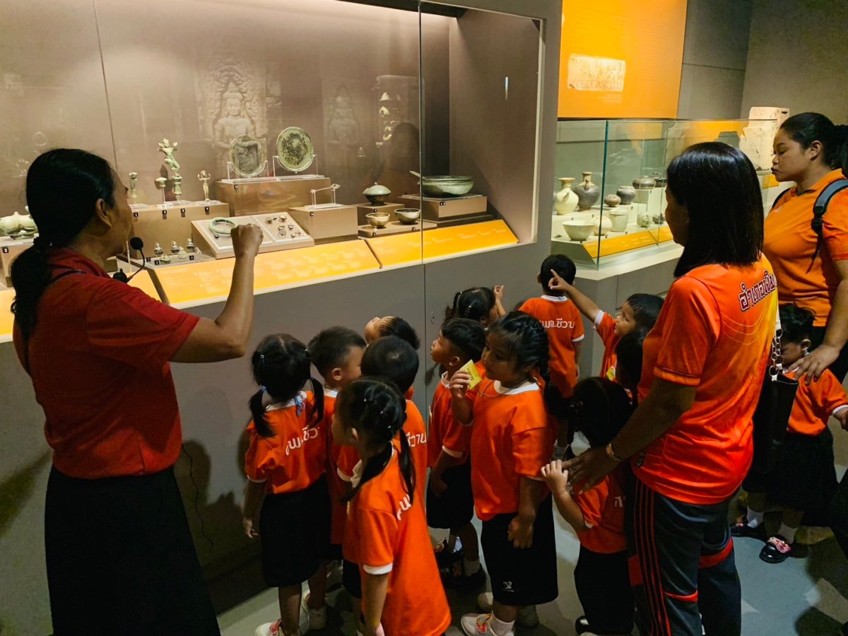 วันที่ 11 กันยายน 2567 นำโดย นางกาญจนา ยันตะพันธ์ หัวสถานศึกษาองค์การบริหารส่วนตำบลชีวาน พร้อมด้วยคณะครู พนักงาน จัดโครงการสนับสนุนค่าใช้จ่ายในการบริหารการศึกษา  กิจกรรมพัฒนาผู้เรียน แหล่งเรียนรู้นอกสถานที่ ณ พิพิธภัณฑ์สถานแห่งชาติพิมาย อำเภอพิมาย จังหวัดนครราชสีมา