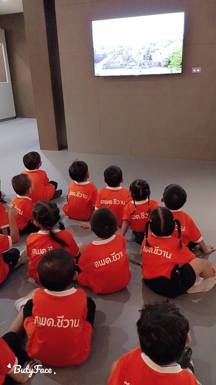 วันที่ 11 กันยายน 2567 นำโดย นางกาญจนา ยันตะพันธ์ หัวสถานศึกษาองค์การบริหารส่วนตำบลชีวาน พร้อมด้วยคณะครู พนักงาน จัดโครงการสนับสนุนค่าใช้จ่ายในการบริหารการศึกษา  กิจกรรมพัฒนาผู้เรียน แหล่งเรียนรู้นอกสถานที่ ณ พิพิธภัณฑ์สถานแห่งชาติพิมาย อำเภอพิมาย จังหวัดนครราชสีมา