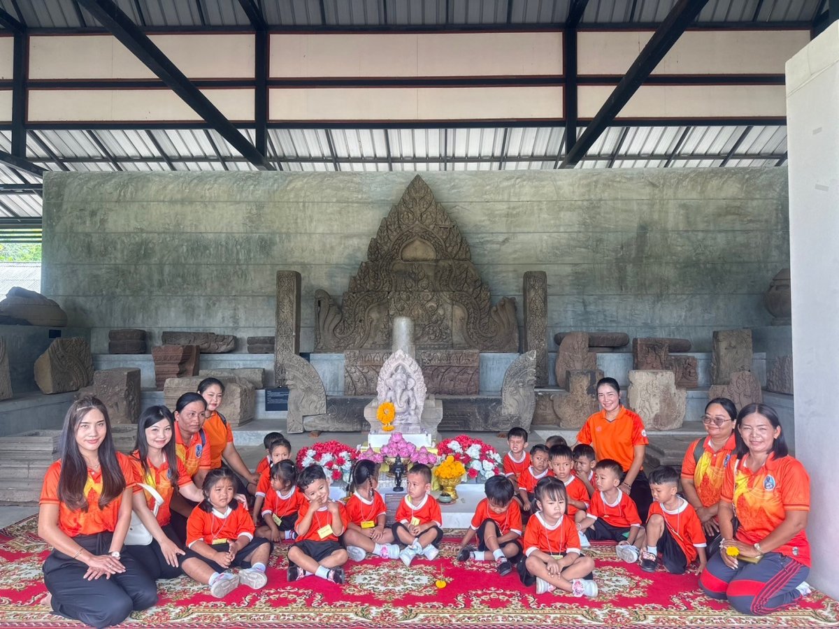 วันที่ 11 กันยายน 2567 นำโดย นางกาญจนา ยันตะพันธ์ หัวสถานศึกษาองค์การบริหารส่วนตำบลชีวาน พร้อมด้วยคณะครู พนักงาน จัดโครงการสนับสนุนค่าใช้จ่ายในการบริหารการศึกษา  กิจกรรมพัฒนาผู้เรียน แหล่งเรียนรู้นอกสถานที่ ณ พิพิธภัณฑ์สถานแห่งชาติพิมาย อำเภอพิมาย จังหวัดนครราชสีมา