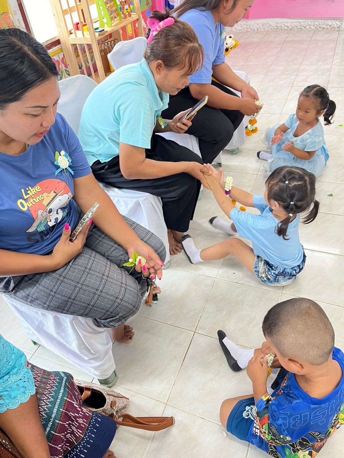 ในวันศุกร์ ที่ 9 สิงหาคม 2567 ศูนย์พัฒนาเด็กเล็กองค์การบริหารส่วนตำบลชีวาน ได้จัดกิจกรรมวันแม่แห่งชาติ เพื่อให้นักเรียนได้ระลึกถึงพระคุณของแม่ซึ่งเป็นการแสดงความกตัญญู  ต่อมารดาหรือผู้มีพระคุณ