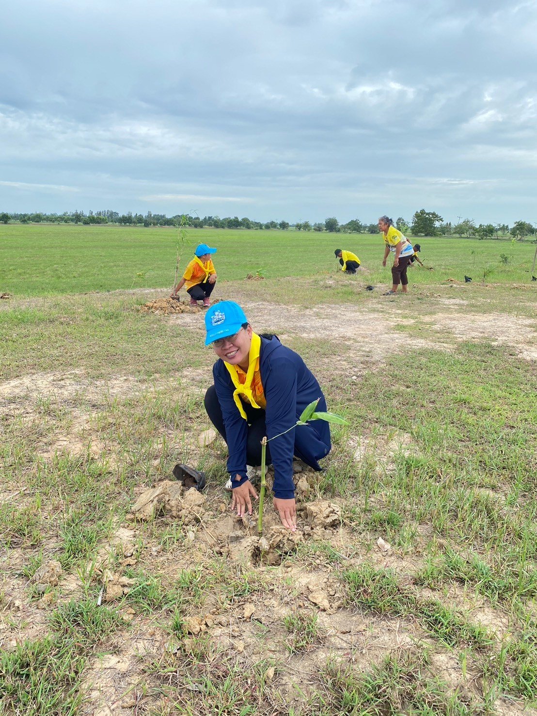 นายพงษ์ สินสวัสดิ์ นายกองค์การบริหารส่วนตำบลชีวาน คณะผู้บริหาร สมาชิกสภาองค์การบริหารส่วน ข้าราชการ พนักงานจ้าง ผู้นำชุมชน คณะครู นักเรียน และประชาชน เข้าร่วมโครงการ ปลูกต้นไม้ในป่าชุมชนป่าต้นน้ำ ป่าสาธารณปลูกหญ้าแฝก อนุรักษ์ฟื้นฟูแหล่งน้ำตามแนวพระราชดำริฯ เพื่อเฉลิมพระเกียรติพระบสทสมเด็จพระเจ้าอยู่หัว เนื่องในโอกาสมหามงคลเฉลิมพระชนมพรรษา 6 รอบ 28 กรกฎาคม 2567
