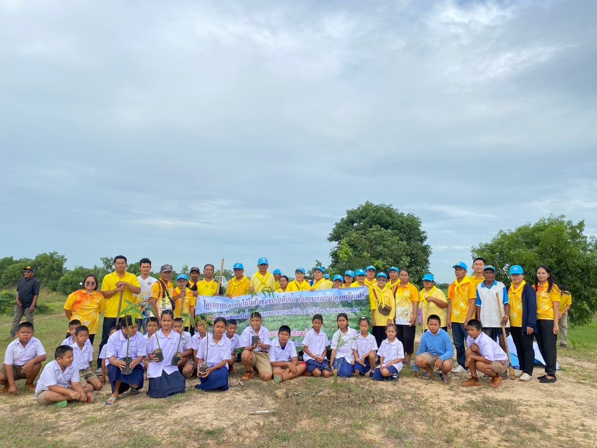 นายพงษ์ สินสวัสดิ์ นายกองค์การบริหารส่วนตำบลชีวาน คณะผู้บริหาร สมาชิกสภาองค์การบริหารส่วน ข้าราชการ พนักงานจ้าง ผู้นำชุมชน คณะครู นักเรียน และประชาชน เข้าร่วมโครงการ ปลูกต้นไม้ในป่าชุมชนป่าต้นน้ำ ป่าสาธารณปลูกหญ้าแฝก อนุรักษ์ฟื้นฟูแหล่งน้ำตามแนวพระราชดำริฯ เพื่อเฉลิมพระเกียรติพระบสทสมเด็จพระเจ้าอยู่หัว เนื่องในโอกาสมหามงคลเฉลิมพระชนมพรรษา 6 รอบ 28 กรกฎาคม 2567