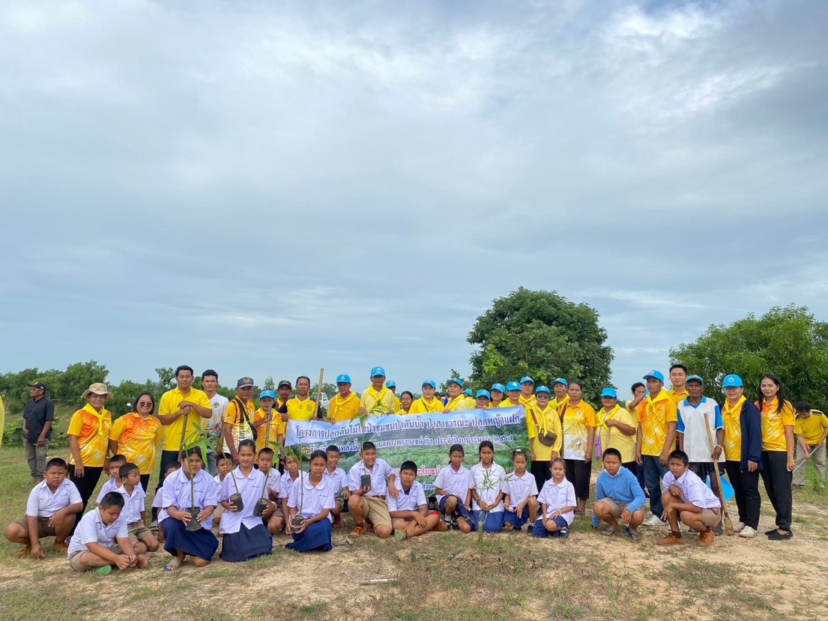 นายพงษ์ สินสวัสดิ์ นายกองค์การบริหารส่วนตำบลชีวาน คณะผู้บริหาร สมาชิกสภาองค์การบริหารส่วน ข้าราชการ พนักงานจ้าง ผู้นำชุมชน คณะครู นักเรียน และประชาชน เข้าร่วมโครงการ ปลูกต้นไม้ในป่าชุมชนป่าต้นน้ำ ป่าสาธารณปลูกหญ้าแฝก อนุรักษ์ฟื้นฟูแหล่งน้ำตามแนวพระราชดำริฯ เพื่อเฉลิมพระเกียรติพระบสทสมเด็จพระเจ้าอยู่หัว เนื่องในโอกาสมหามงคลเฉลิมพระชนมพรรษา 6 รอบ 28 กรกฎาคม 2567