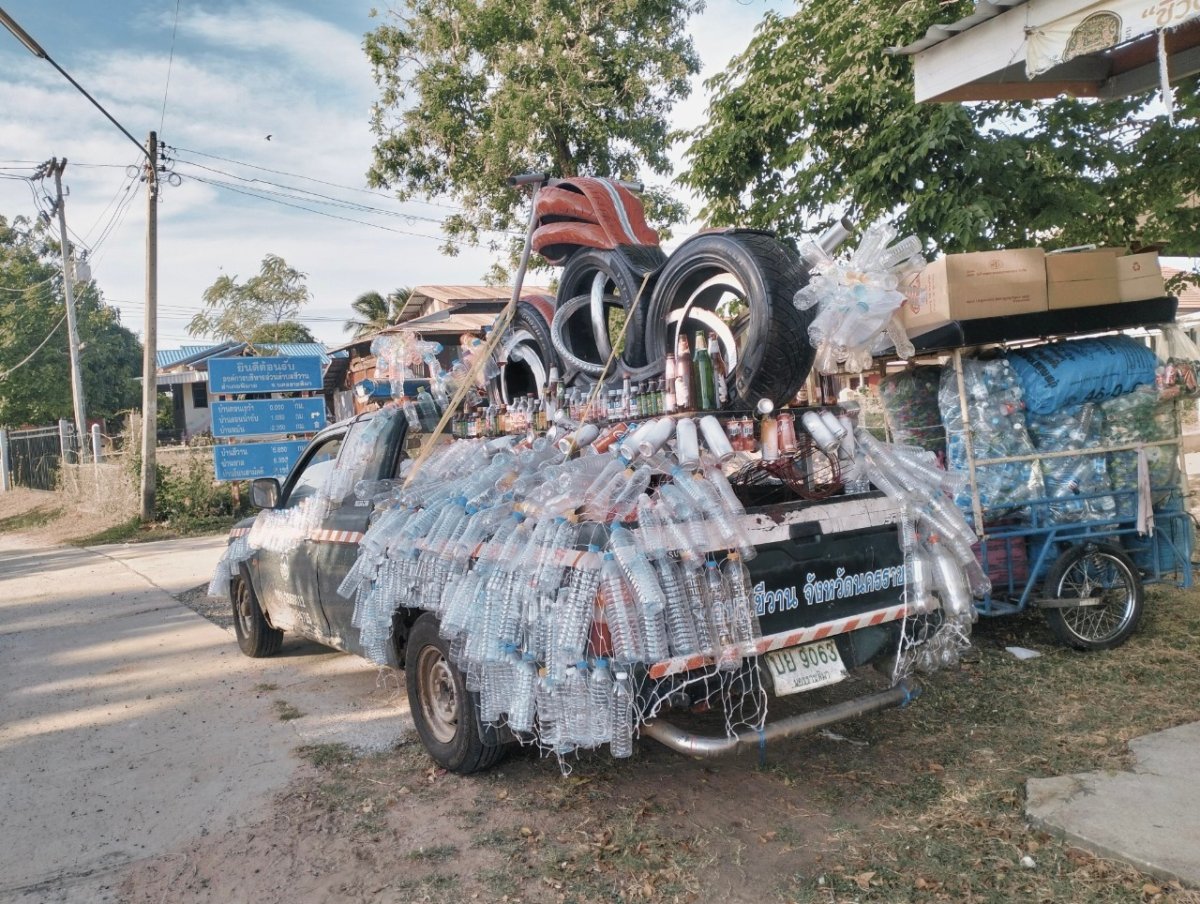 กิจกรรมทอดผ้าป่าขยะรีไซเคิลเพื่อสมทบทุนการศึกษาเด็กและเยาวชนตำบลชีวาน