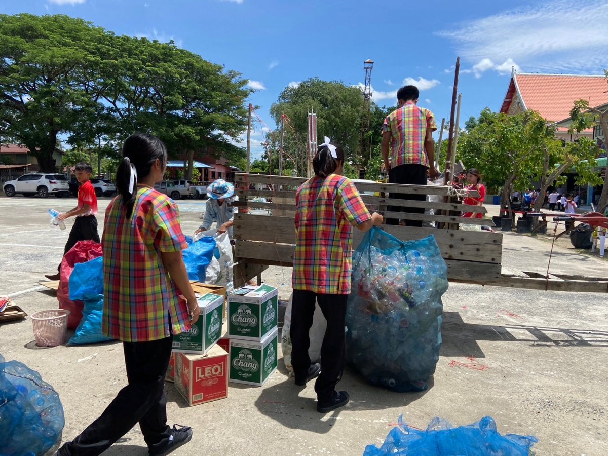 กิจกรรมทอดผ้าป่าขยะรีไซเคิลเพื่อสมทบทุนการศึกษาเด็กและเยาวชนตำบลชีวาน