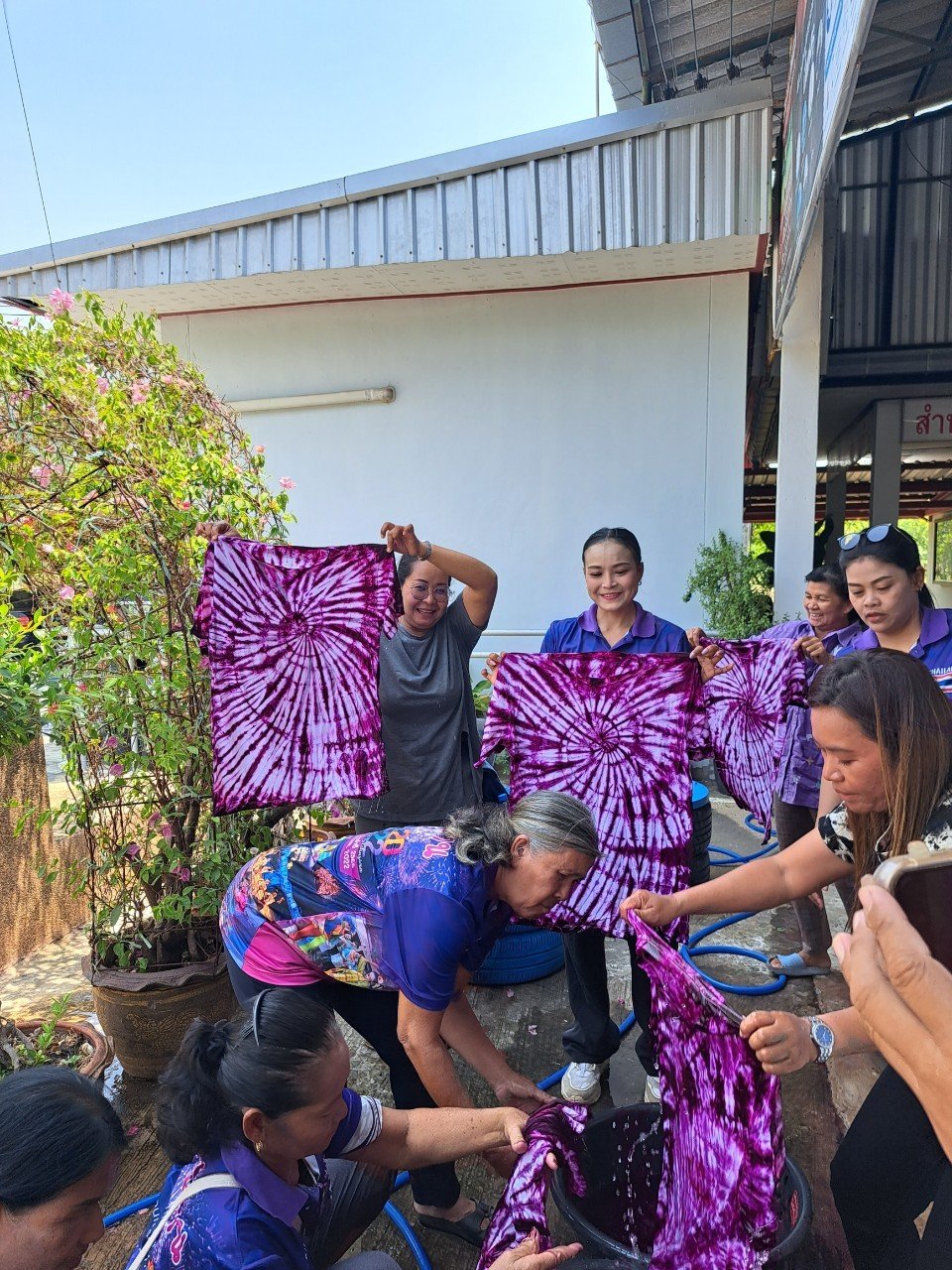 โครงการฝึกอบรมส่งเสริมอาชีพสตรี หลักสูตรผ้ามัดย้อม