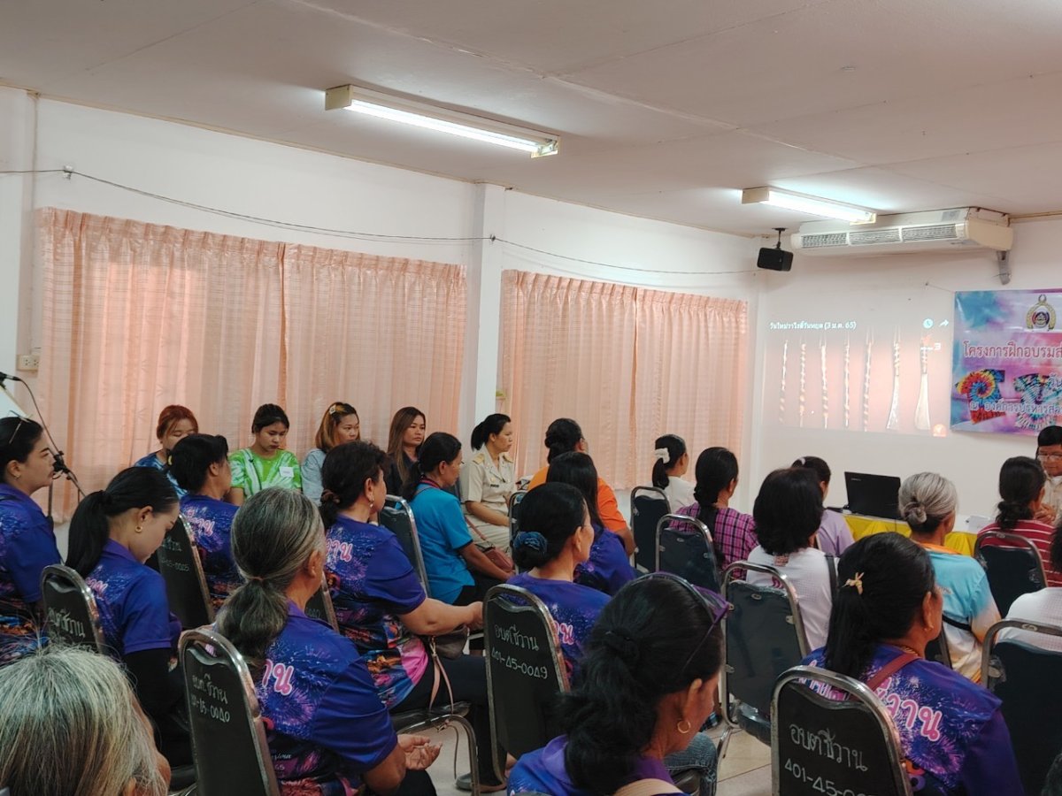 โครงการฝึกอบรมส่งเสริมอาชีพสตรี หลักสูตรผ้ามัดย้อม