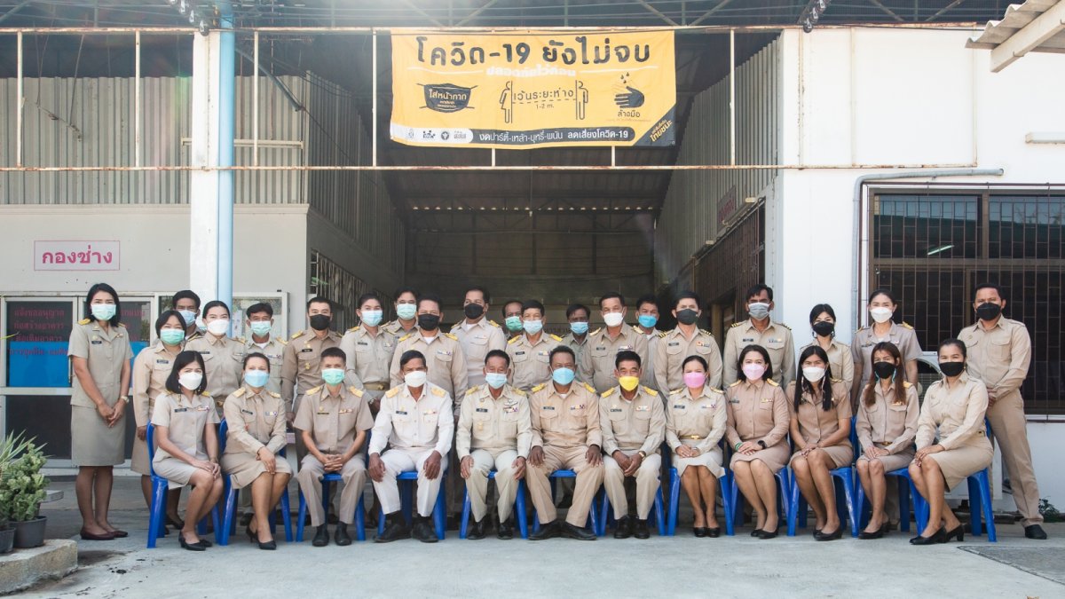 คณะผู้บริหาร สมาชิกสภา พนักงานส่วนตำบลพนักงานจ้าง ร่วมกันรณรงค์ต่อต้านการทุจริตคอร์รัปชั่น ณ องค์การบริหารส่วนตำบลชีวาน