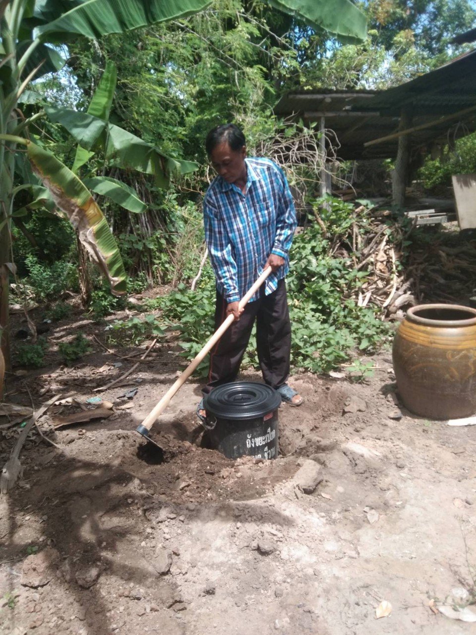 โครงการการบริหารจัดการขยะ กิจกรรมการคัดแยกขยะเปียกในครัวเรือน ผู้นำทำก่อน